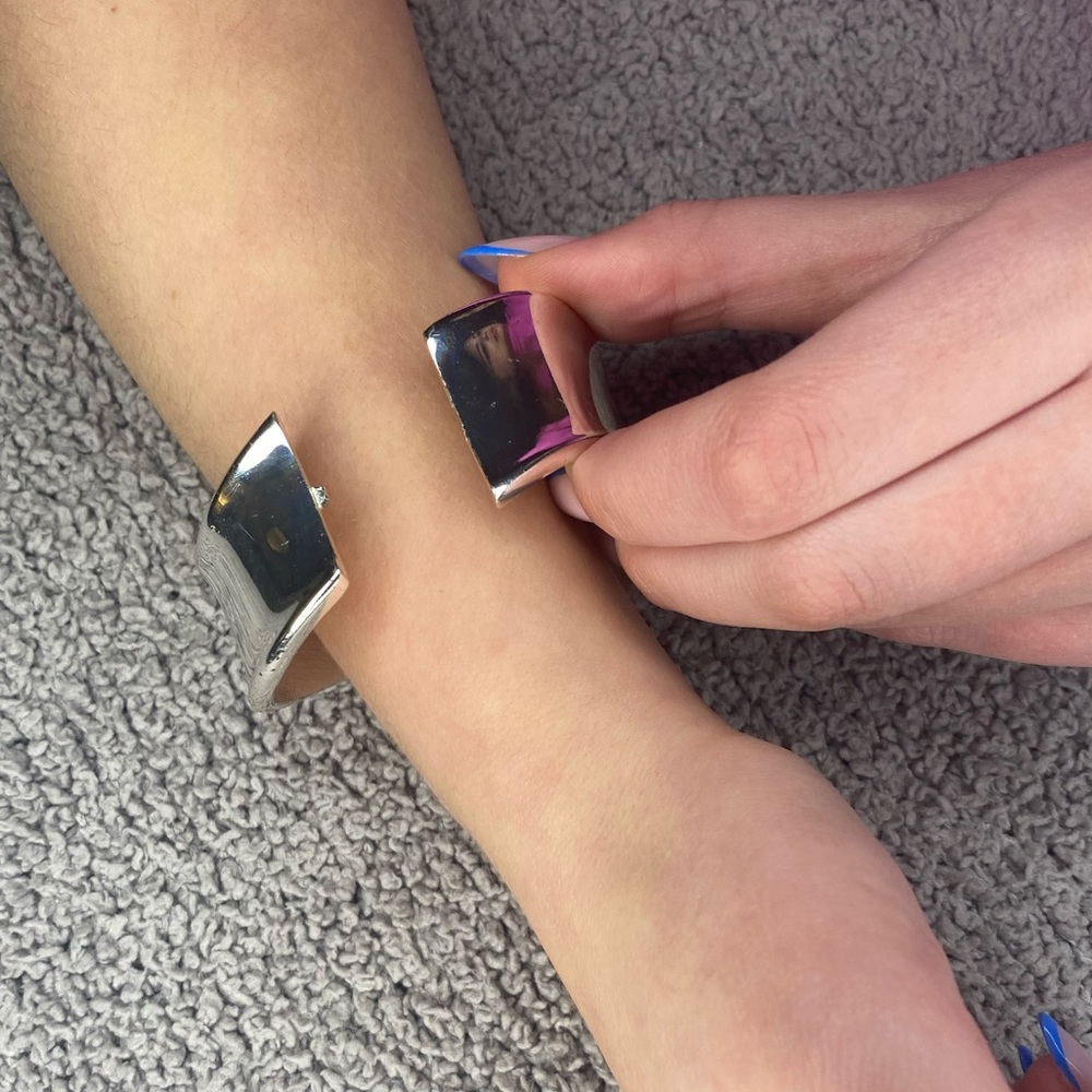 Silver wrist cuff - Picture 4 of 8